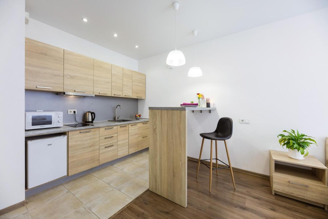 Nyvky Like Home - Studio - Apt 20 Kijev Kültér fotó