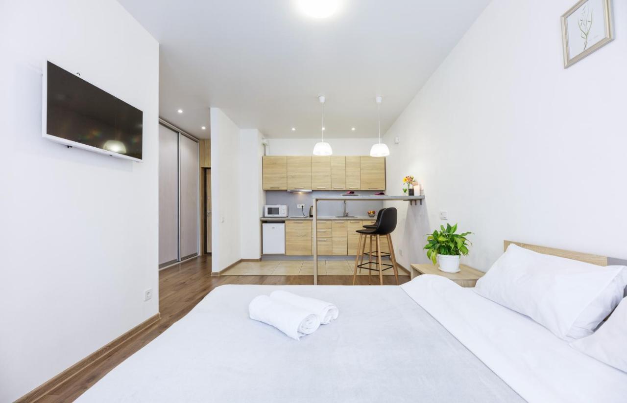 Nyvky Like Home - Studio - Apt 20 Kijev Kültér fotó